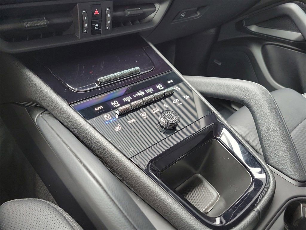 Certified 2025 Porsche Cayenne image 32