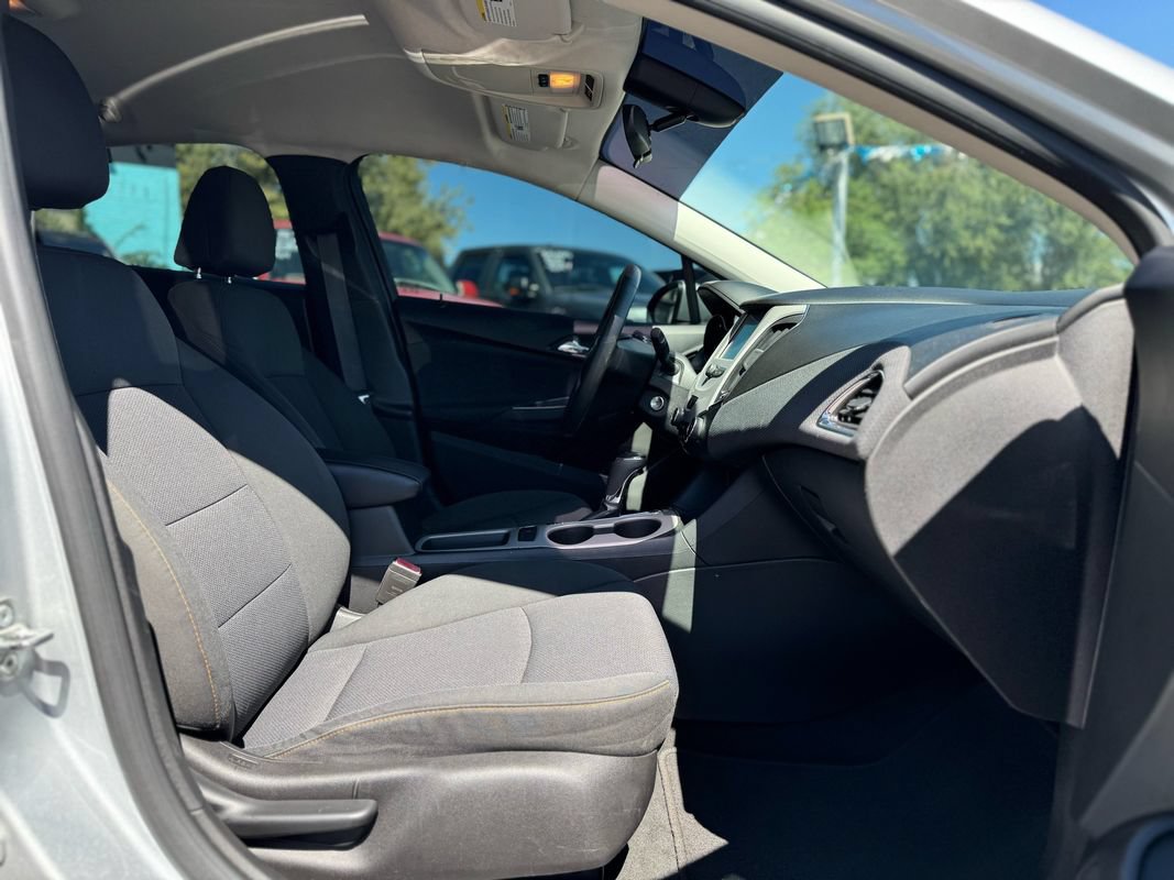 Used 2017 Chevrolet Cruze LS FWD image 8