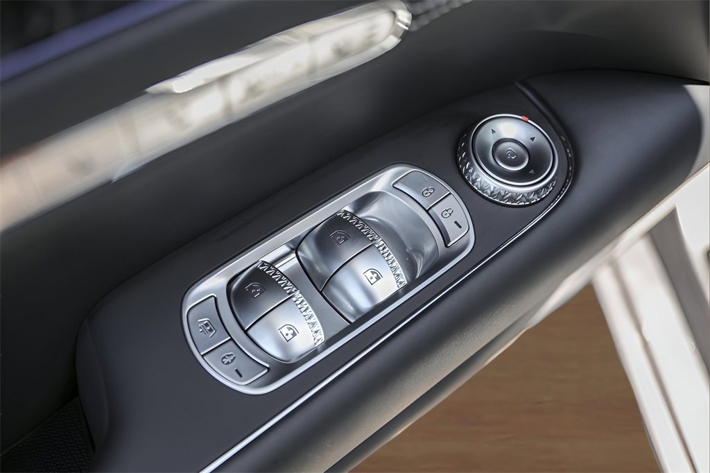 Used 2025 Genesis G90 3.5T image 26