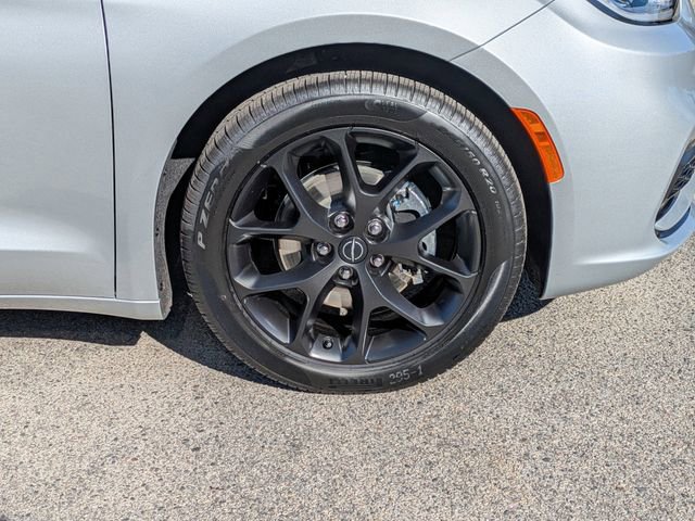 New 2026 Chrysler Pacifica Limited w/ S Appearance Package image 12