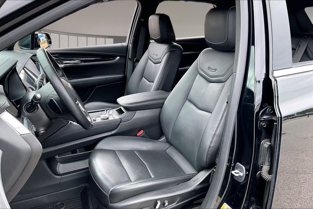 Used 2023 Cadillac XT5 Premium Luxury w/ Technology Package AWD/4WD image 25