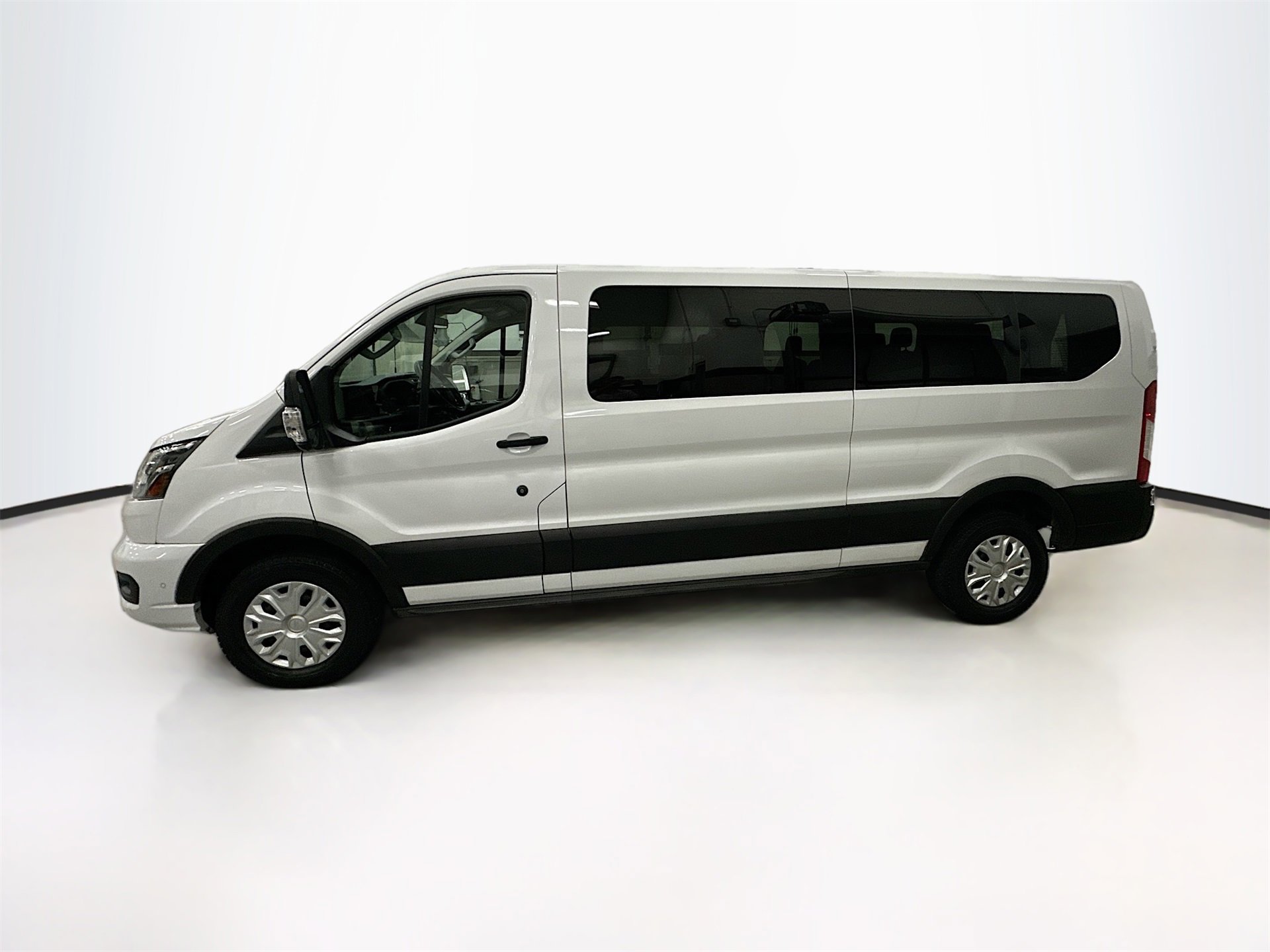 Used 2023 Ford Transit 350 XLT image 5