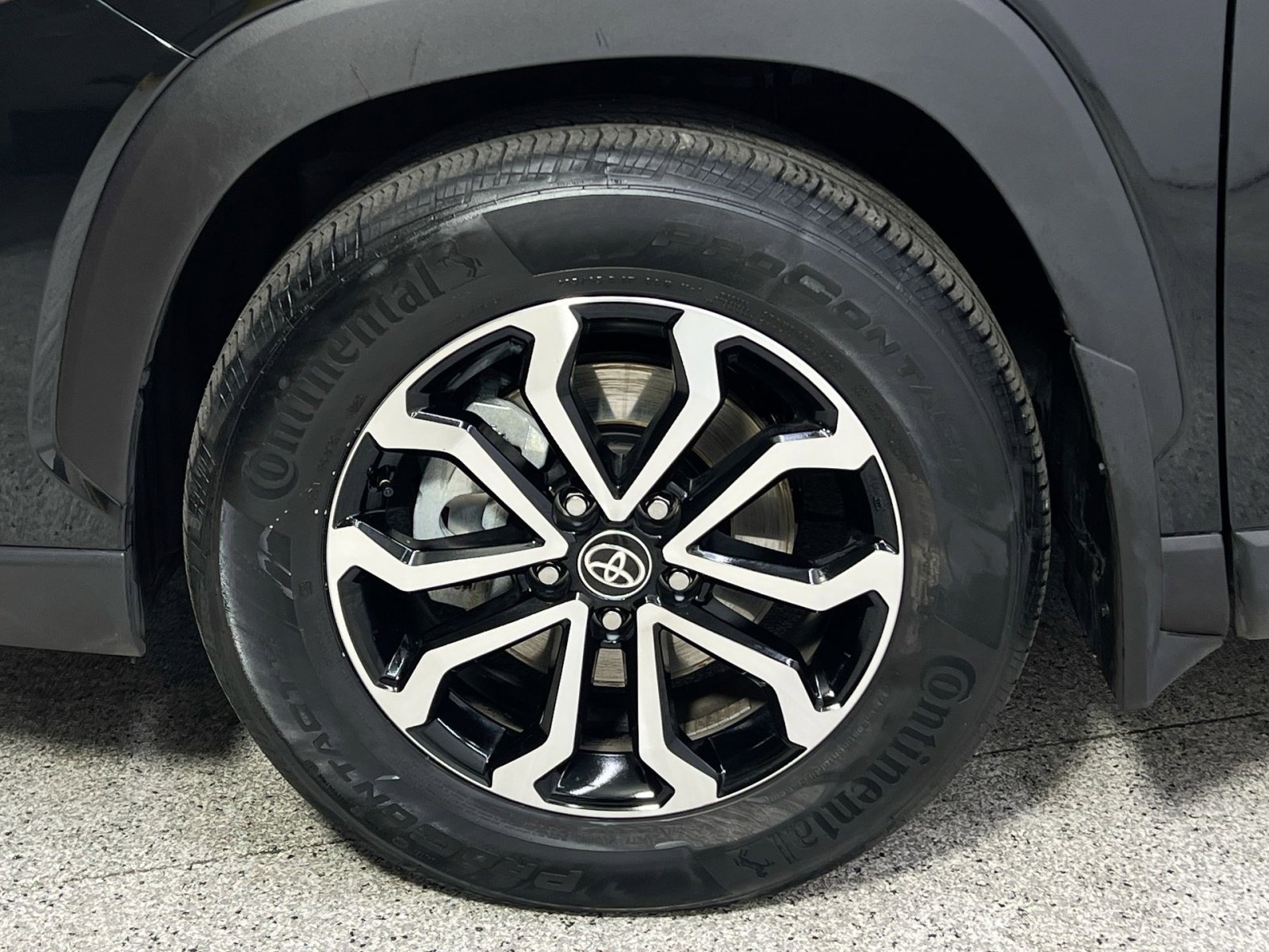 Used 2025 Toyota Corolla Cross AWD Hybrid image 16