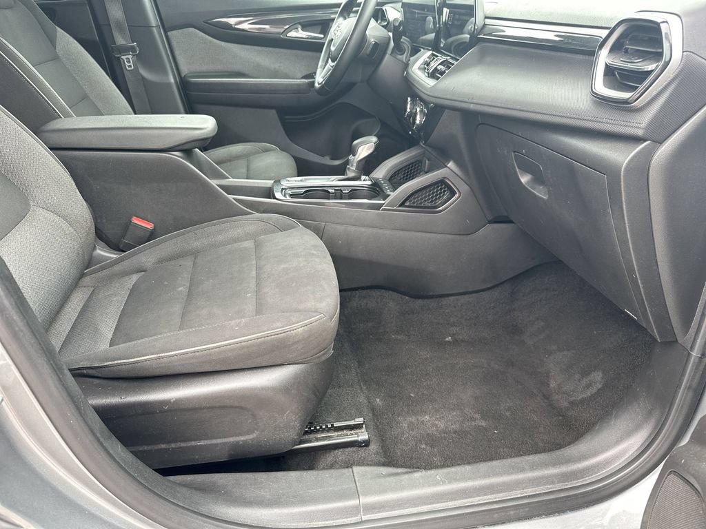 Used 2026 Chevrolet TrailBlazer LT w/ LT Cold Weather Package FWD image 37