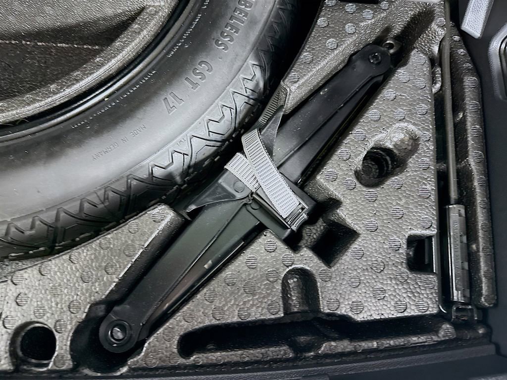 Used 2019 Volkswagen Tiguan SEL image 38