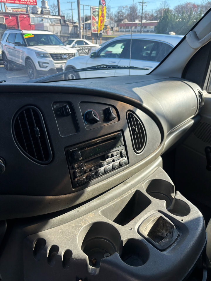 Used 2003 Ford E-350 and Econoline 350 Extended Super Duty image 3