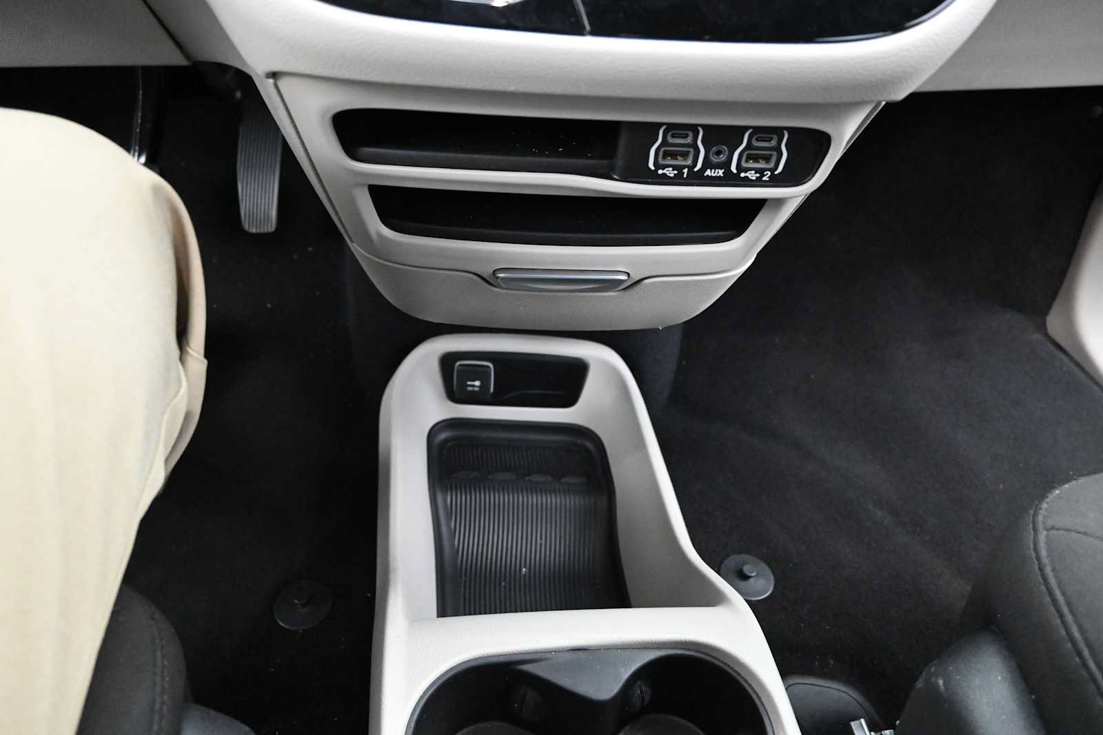 Used 2023 Chrysler Voyager LX FWD image 21
