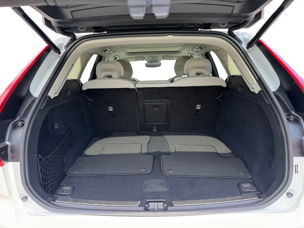 Certified 2025 Volvo XC60 B5 Ultra w/ Climate Package AWD/4WD image 11