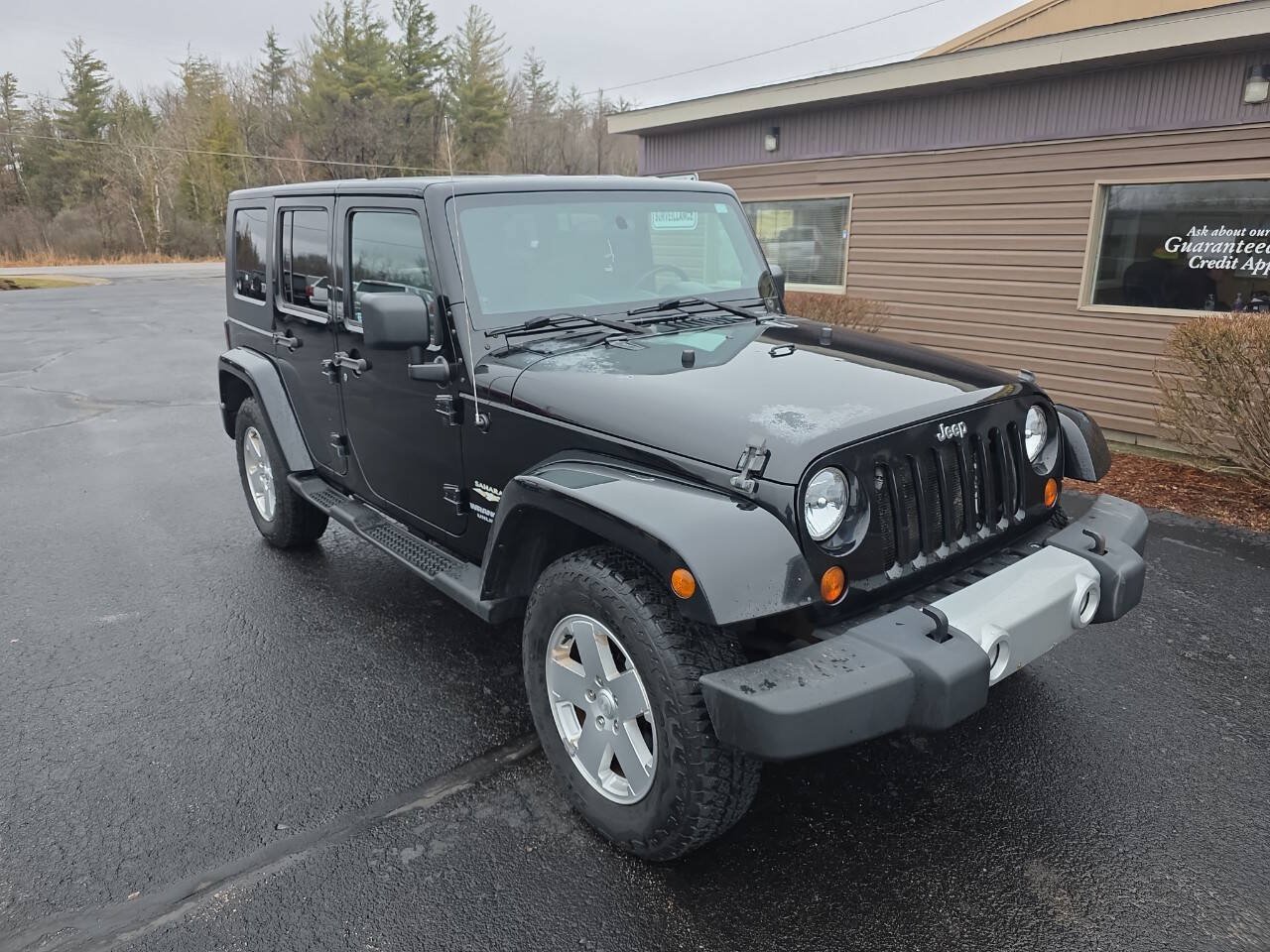 Used 2010 Jeep Wrangler Unlimited Sahara w/ Dual Top Group AWD/4WD image 4