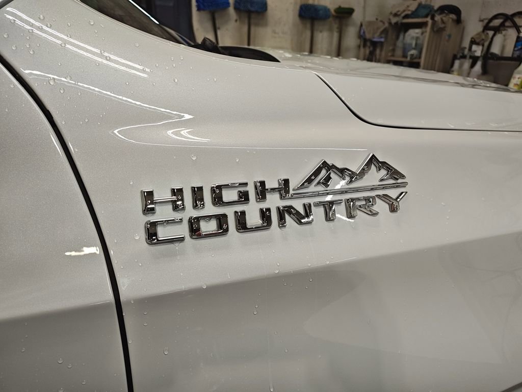 New 2026 Chevrolet Suburban High Country image 33