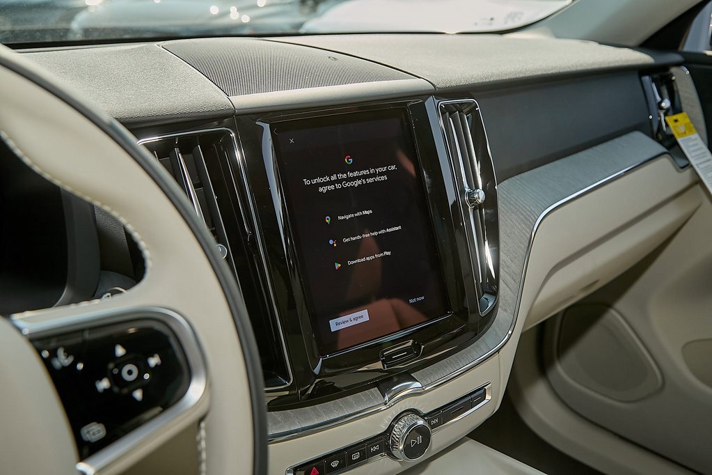 New 2025 Volvo XC60 T8 Plus w/ Protection Package Premier image 13