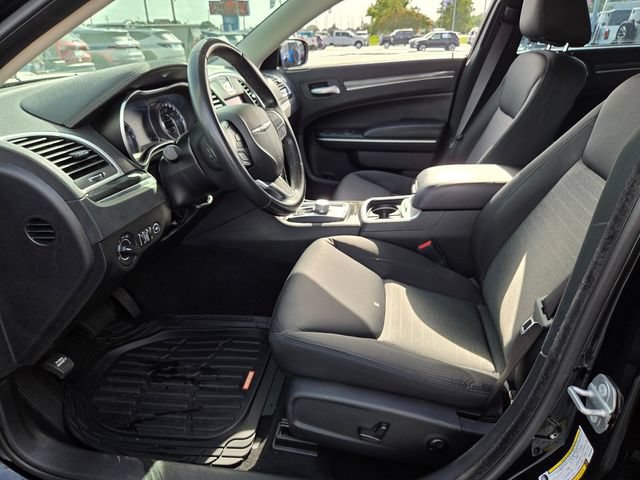 Used 2021 Chrysler 300 Touring w/ Sport Appearance Package RWD image 5