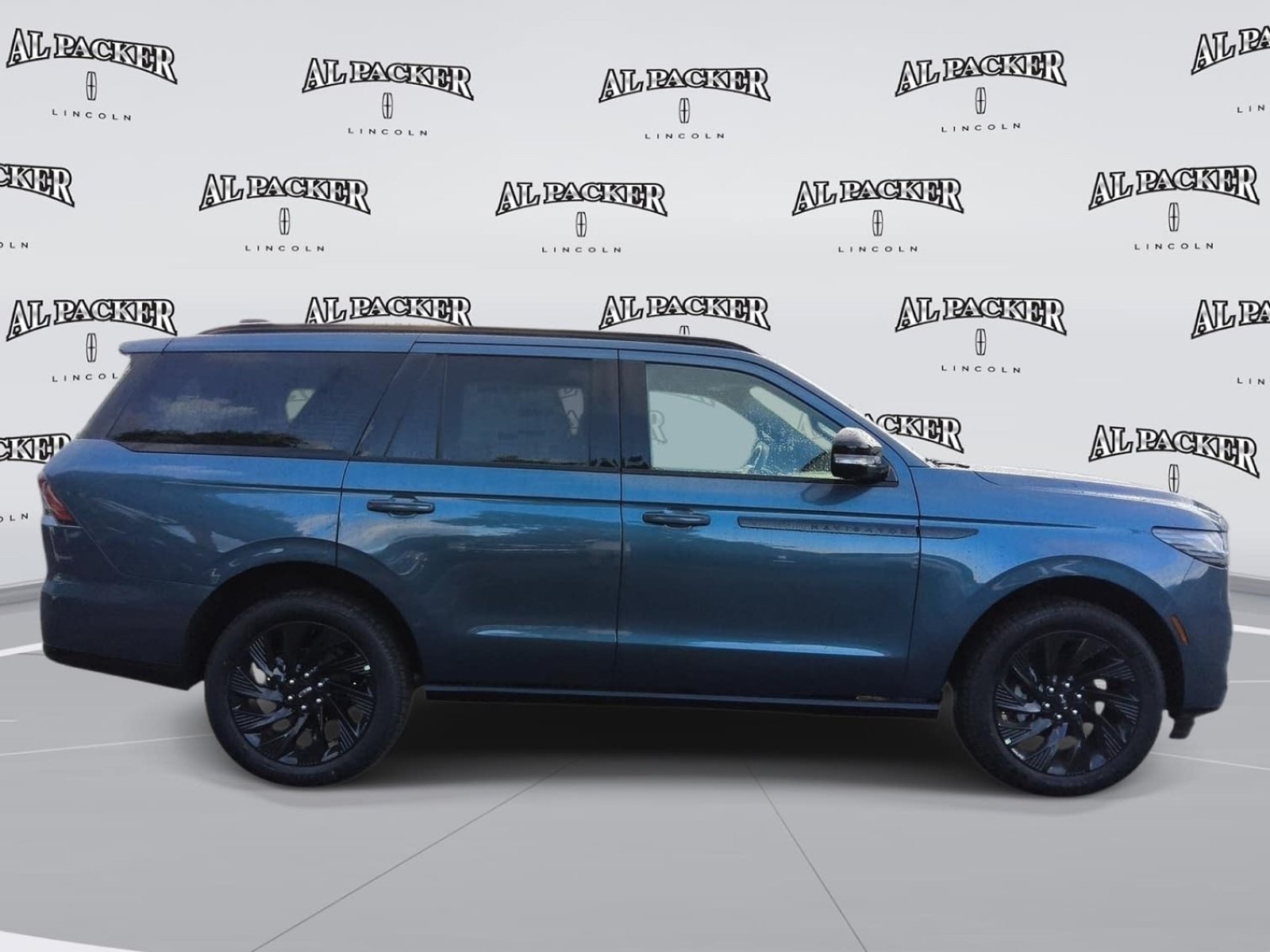 New 2027 Lincoln Navigator Reserve w/ Jet Appearance Package AWD/4WD image 6