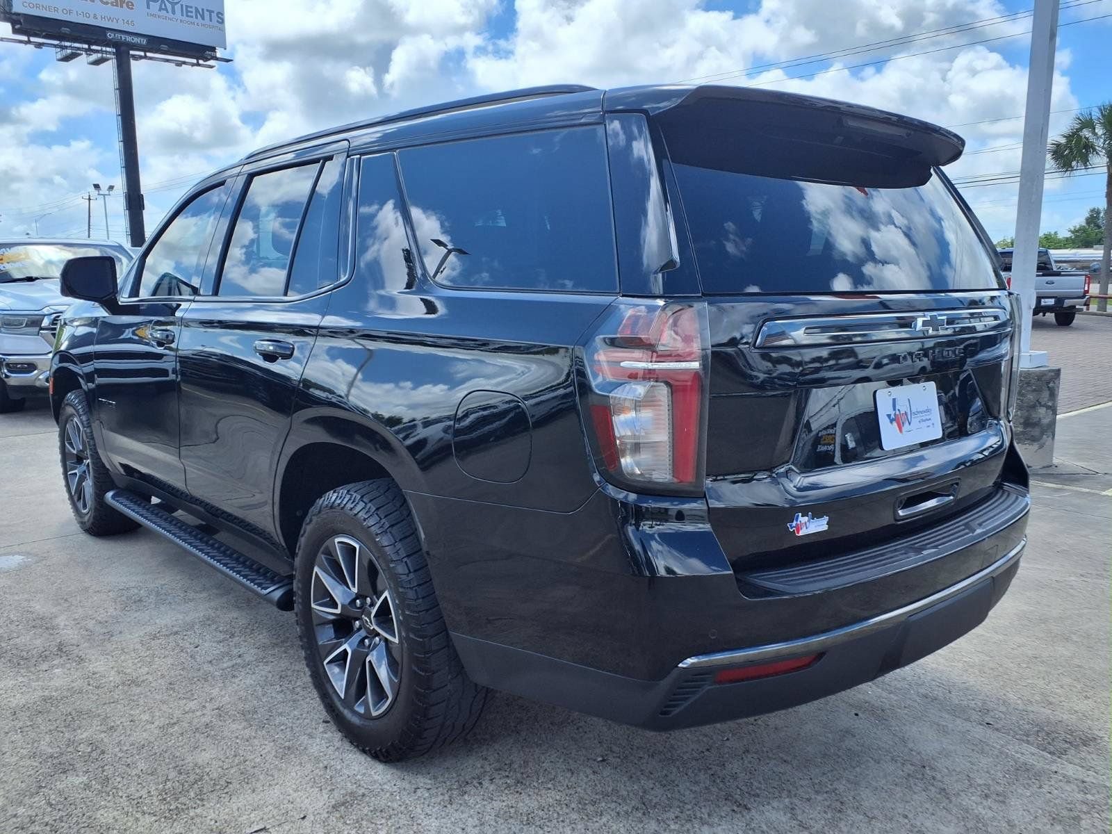 Used 2021 Chevrolet Tahoe Z71 w/ Z71 Off-Road Package AWD/4WD image 8