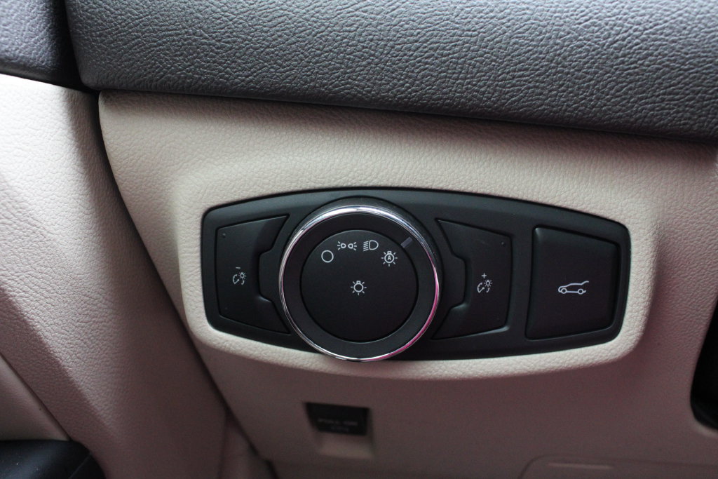 Used 2019 Lincoln MKC Premiere FWD image 10