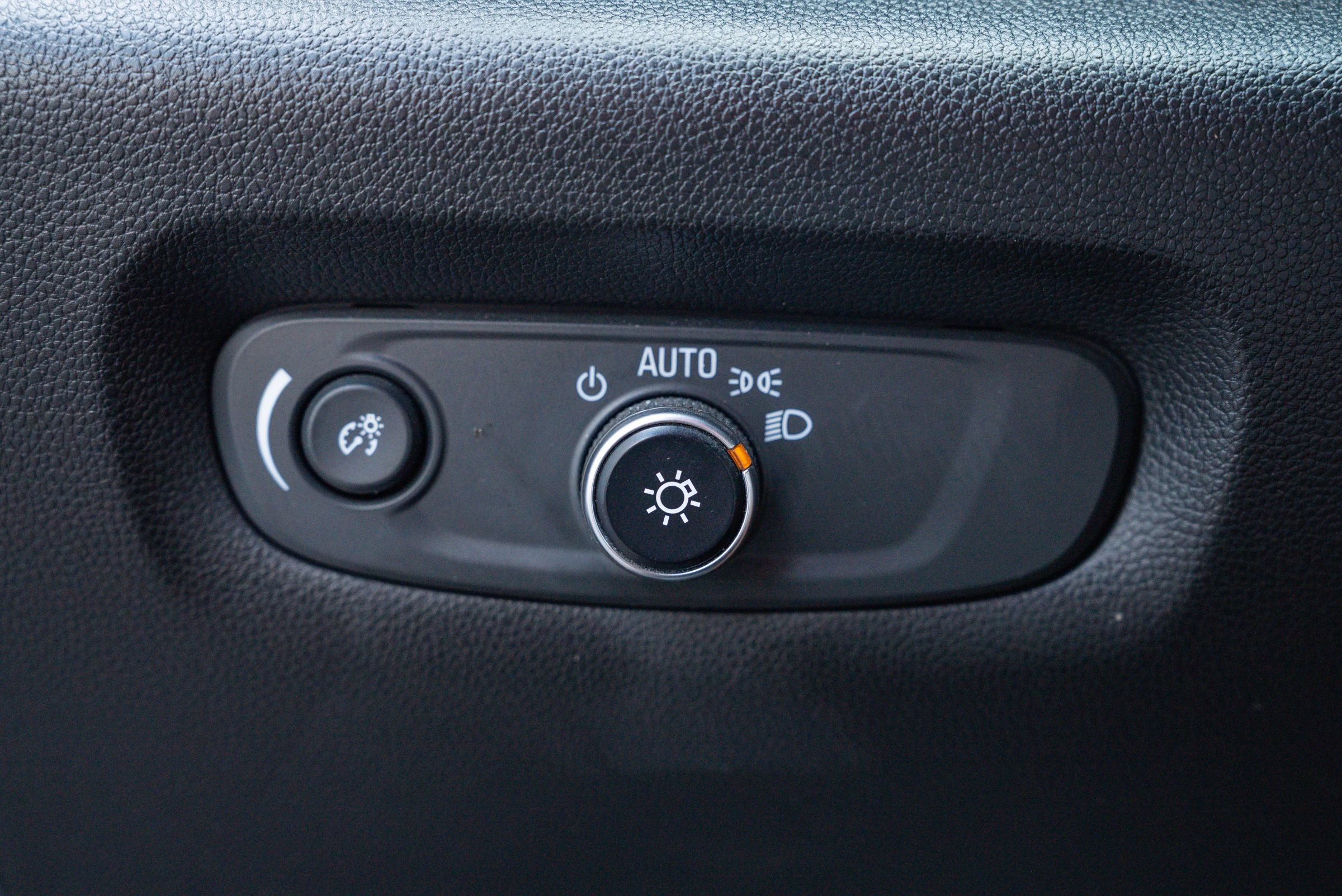 Used 2022 Chevrolet Traverse Premier AWD/4WD image 32