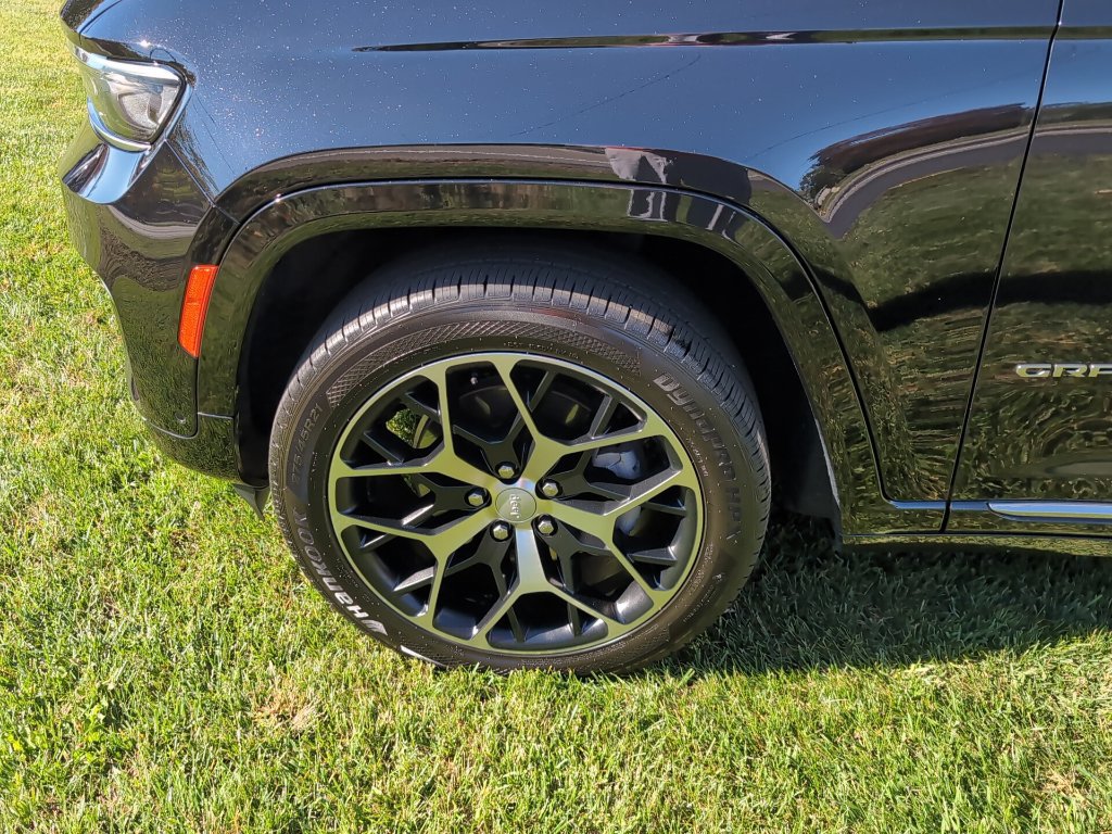 Used 2022 Jeep Grand Cherokee Summit AWD/4WD image 17