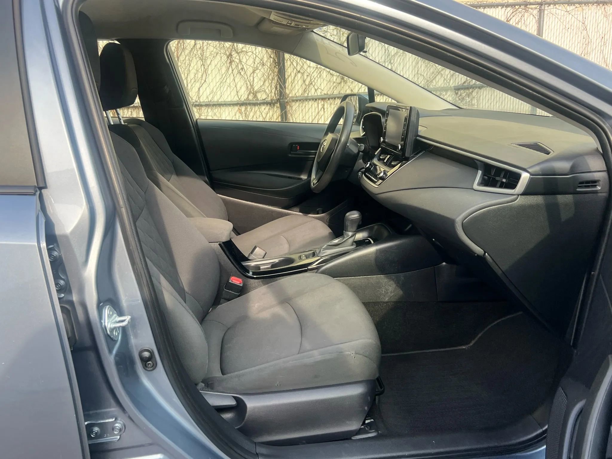 Used 2022 Toyota Corolla LE image 30