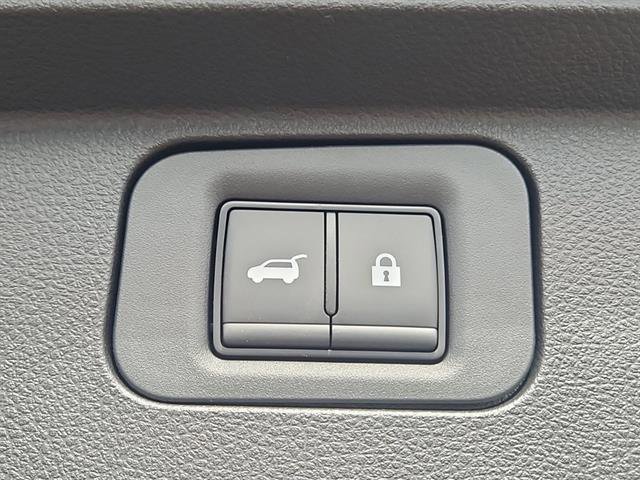 New 2025 Nissan Armada SL w/ Captain's Chari Seat Package image 23