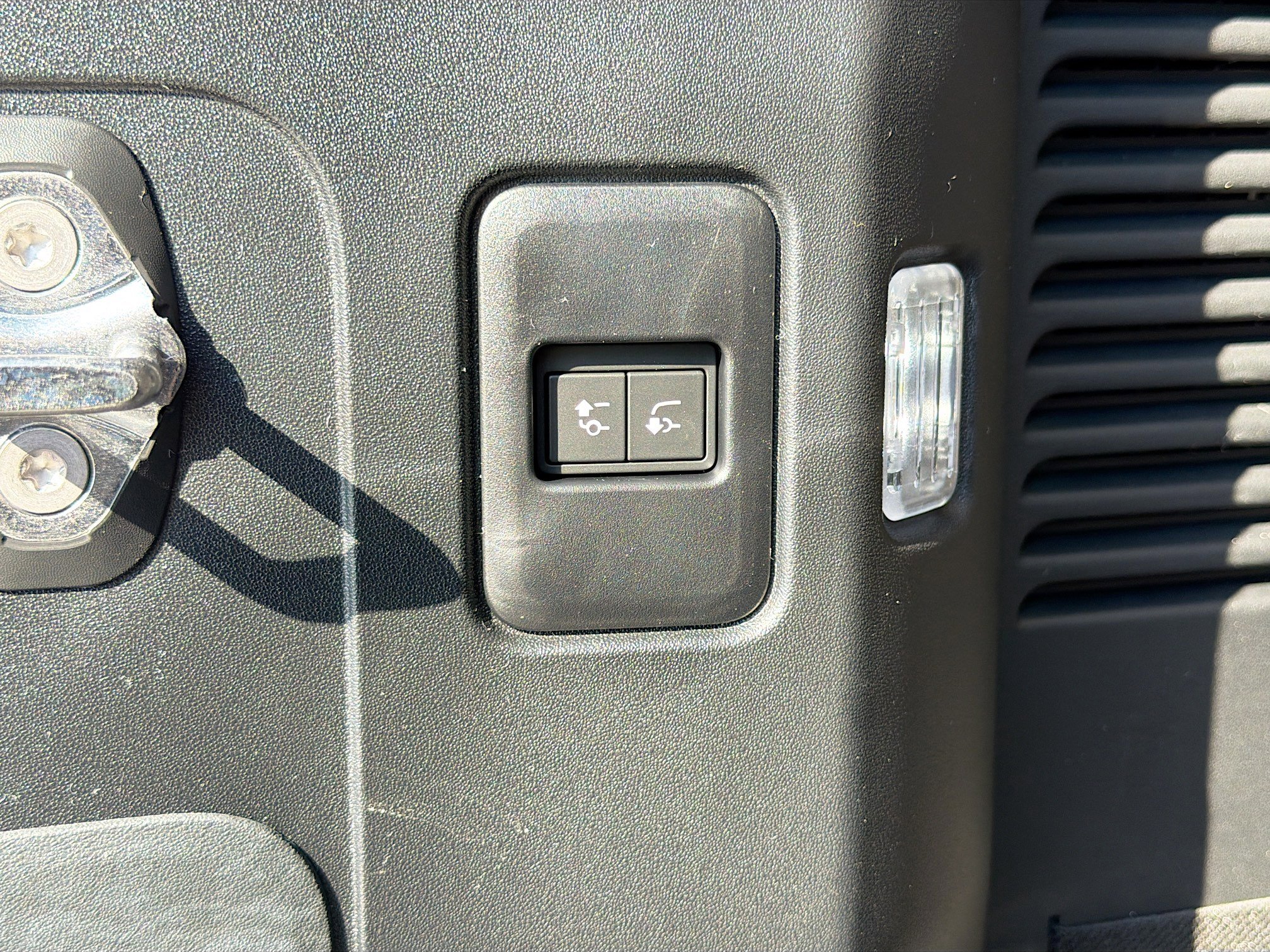 New 2026 Land Rover Defender 130 X-Dynamic SE image 45