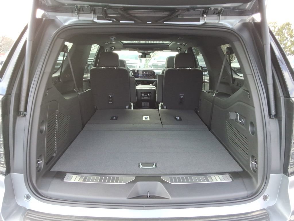 New 2026 Chevrolet Suburban Premier image 17