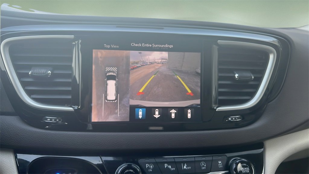 Used 2020 Chrysler Pacifica Touring-L Plus w/ Advanced Safetytec Group image 21