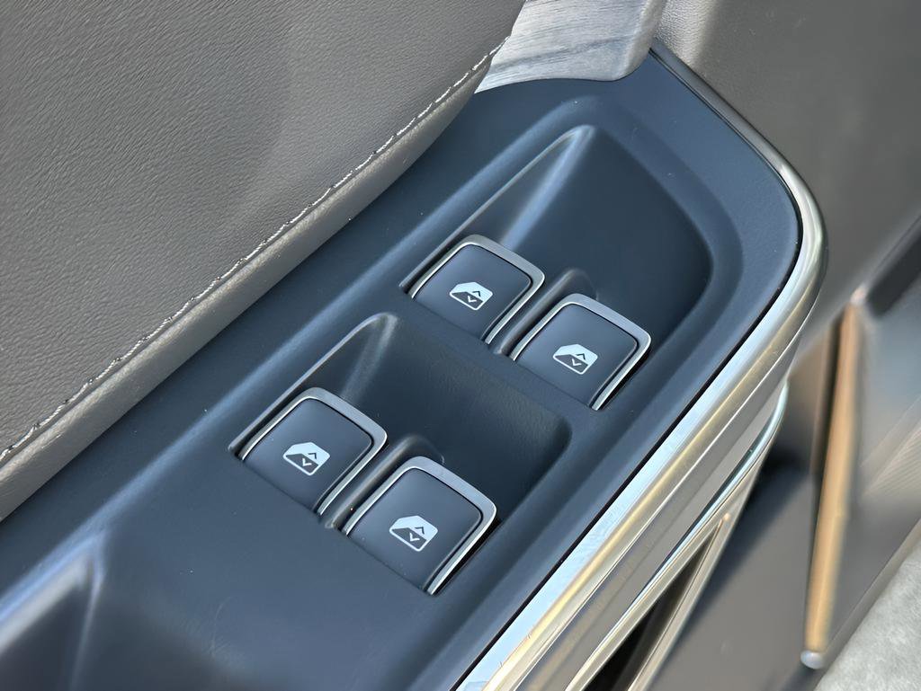 Used 2022 Rivian R1S Adventure image 21