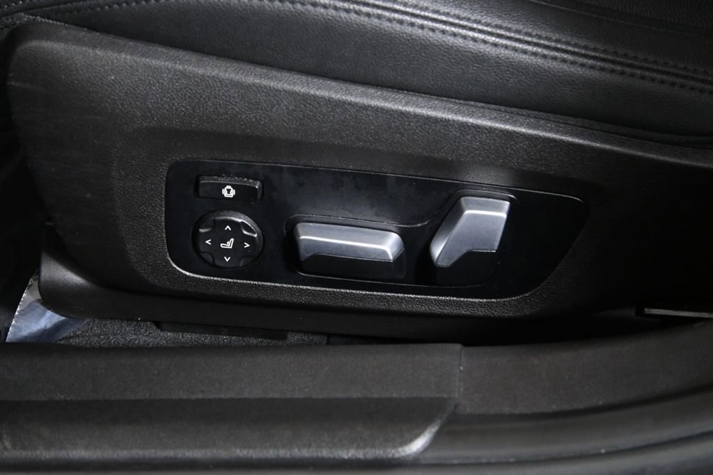 Used 2021 BMW 330e xDrive w/ Convenience Package image 27