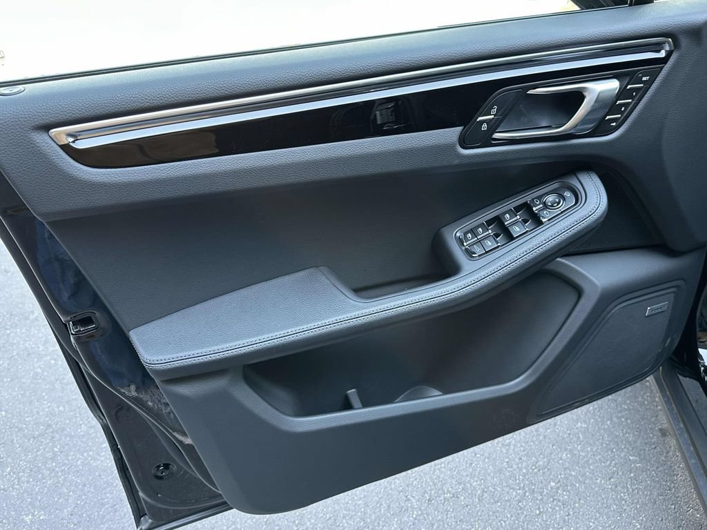 New 2026 Porsche Macan AWD/4WD image 18