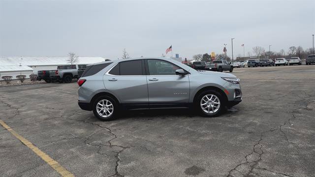 Used 2023 Chevrolet Equinox LT FWD image 2