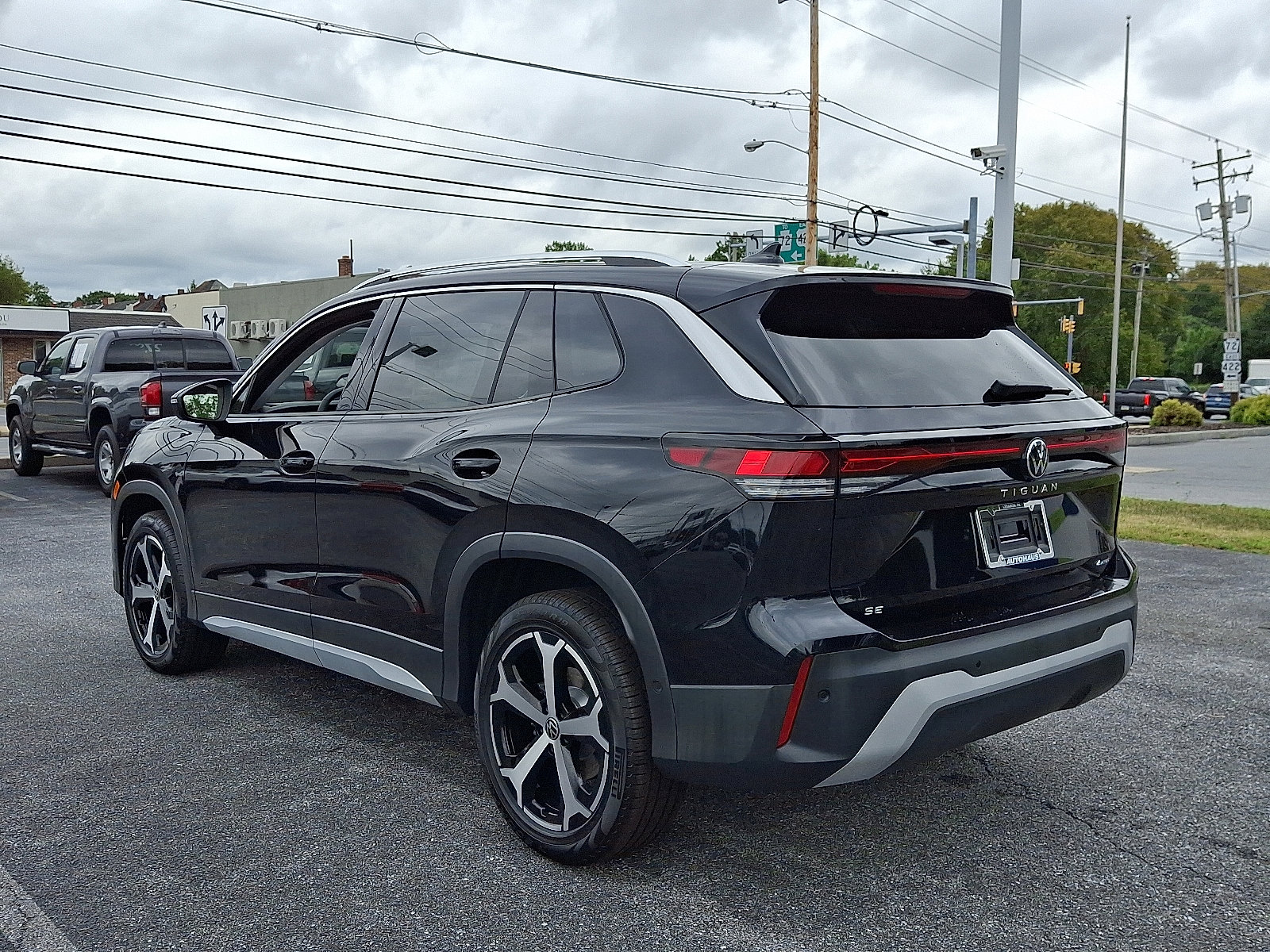 New 2025 Volkswagen Tiguan SE image 4