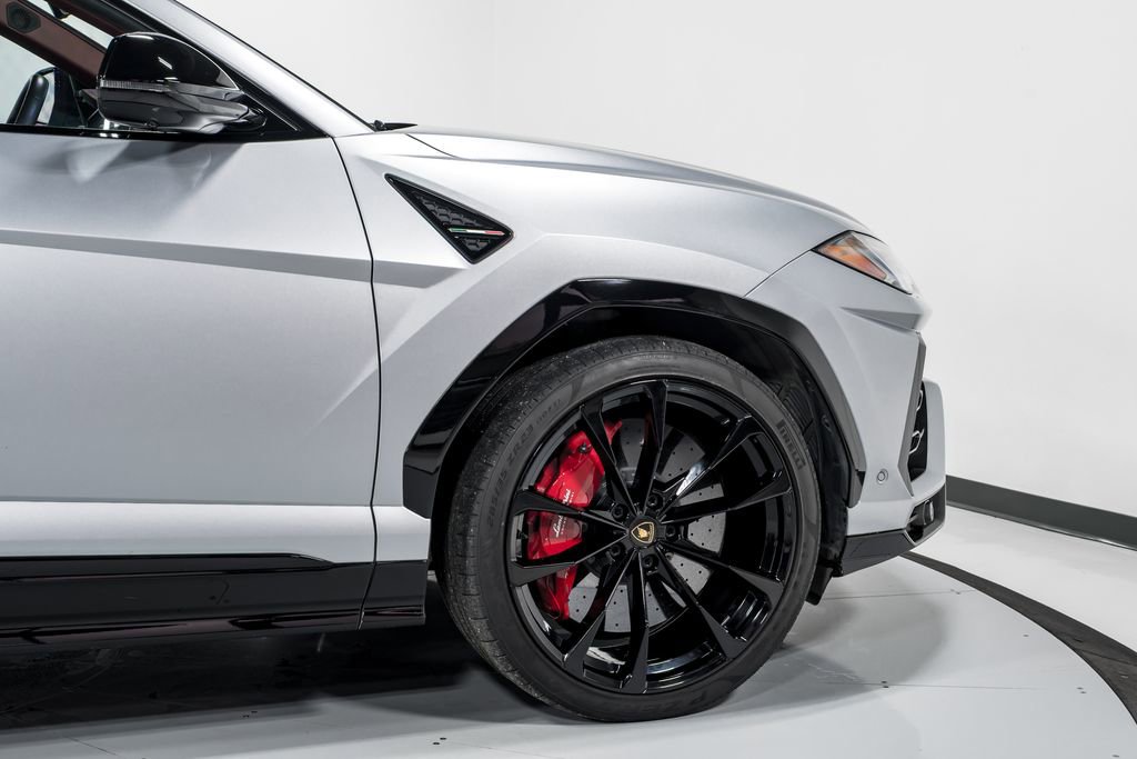 Used 2022 Lamborghini Urus AWD/4WD image 48