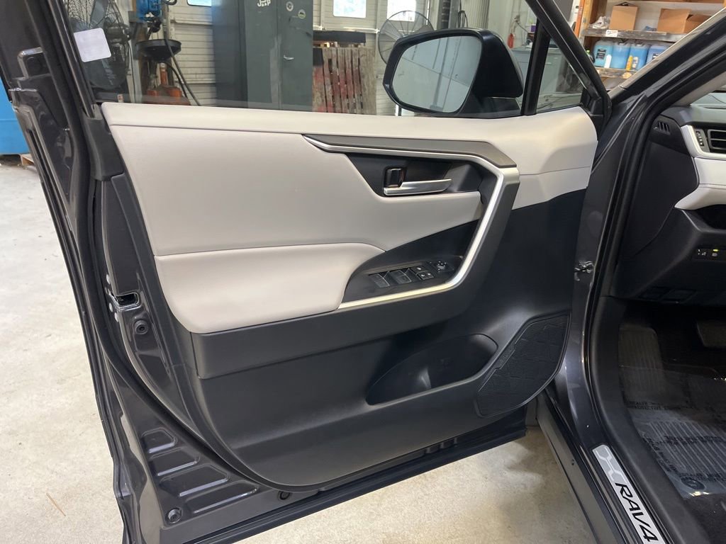 Used 2025 Toyota RAV4 XLE w/ Convenience Package AWD/4WD image 11