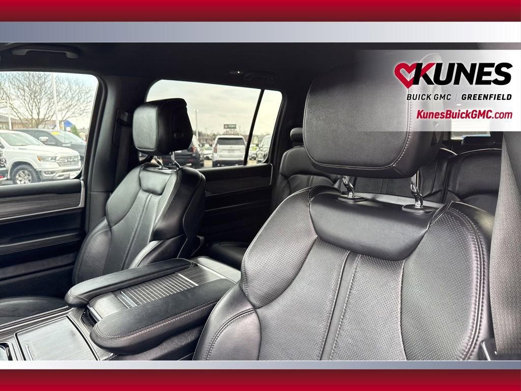 Used 2024 Jeep Wagoneer L Series II w/ Flexible Seating Group AWD/4WD image 17