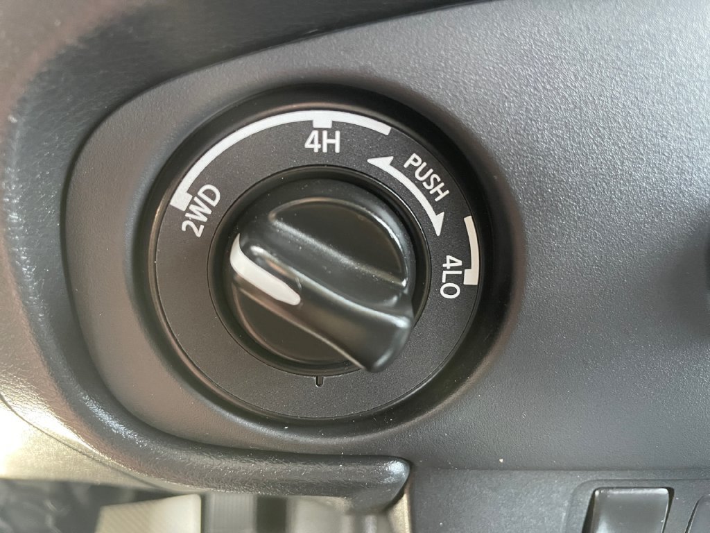 Used 2023 Nissan Frontier SV AWD/4WD image 36