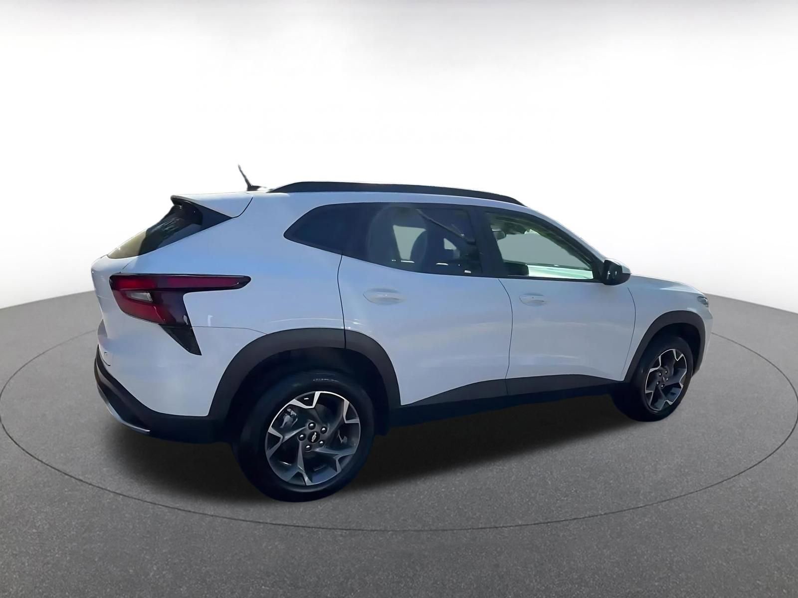 Used 2025 Chevrolet Trax LT w/ LT Convenience Package image 15