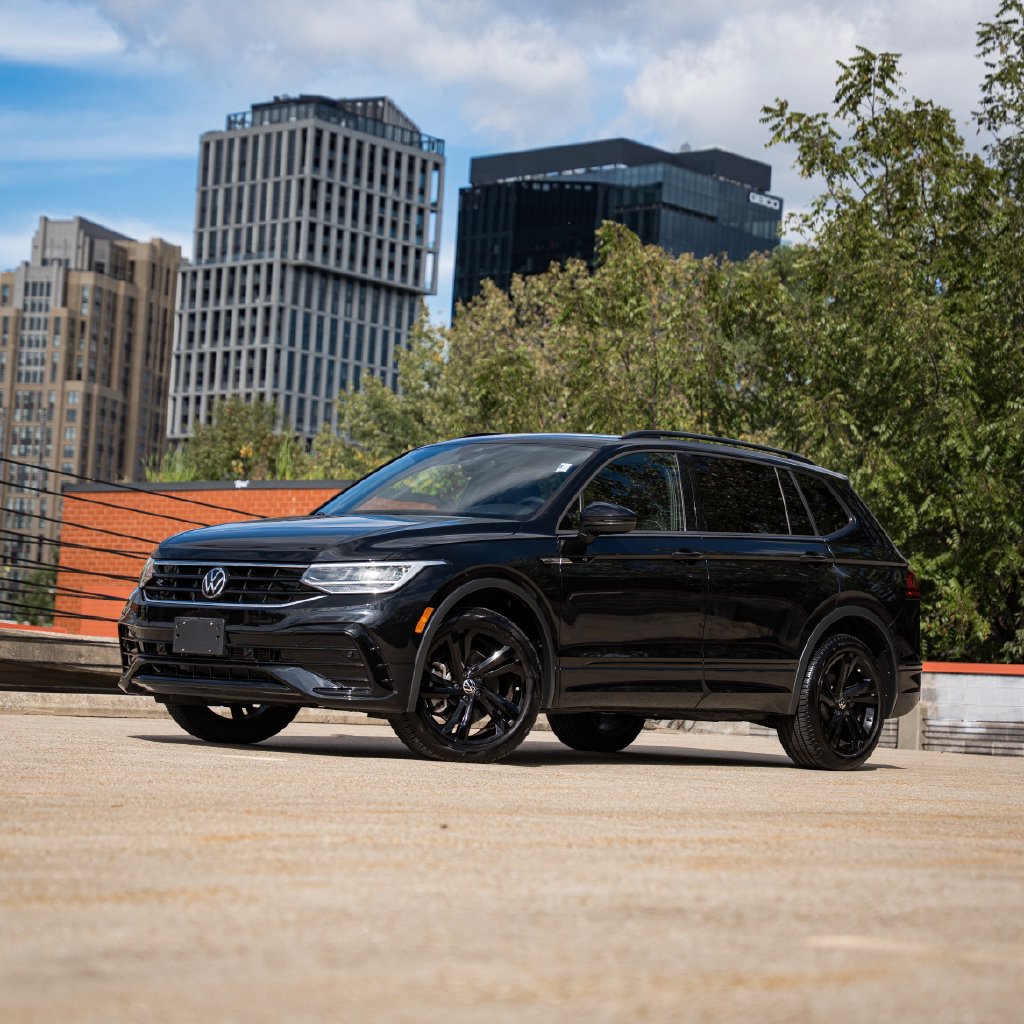 Certified 2024 Volkswagen Tiguan SE R-Line AWD/4WD image 1