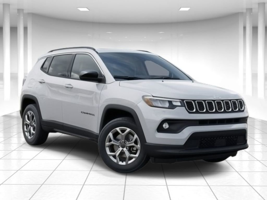 New 2025 Jeep Compass Latitude w/ Sun & Sound Group image 5