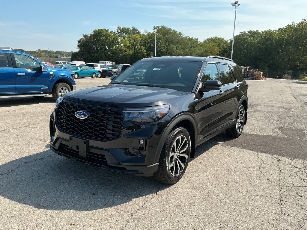 New 2026 Ford Explorer ST-Line AWD/4WD image 1