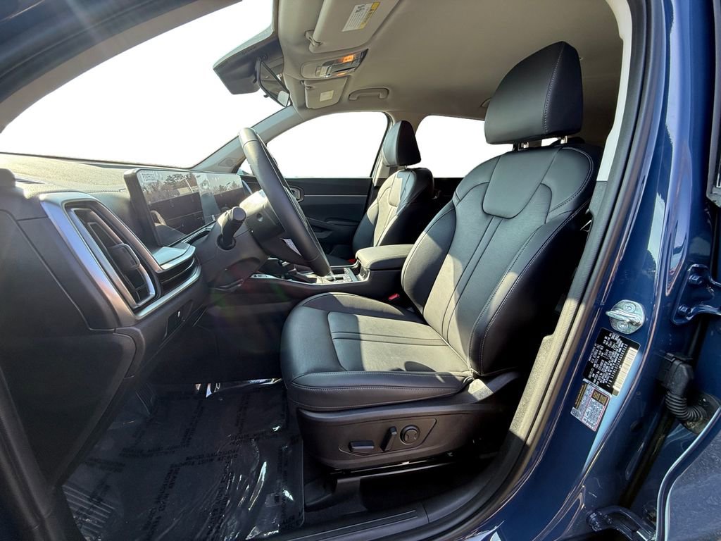 Certified 2025 Kia Sorento S image 11