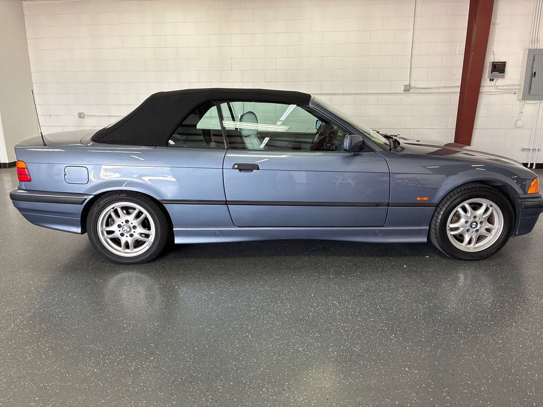 Used 1999 BMW 323i Convertible RWD image 3