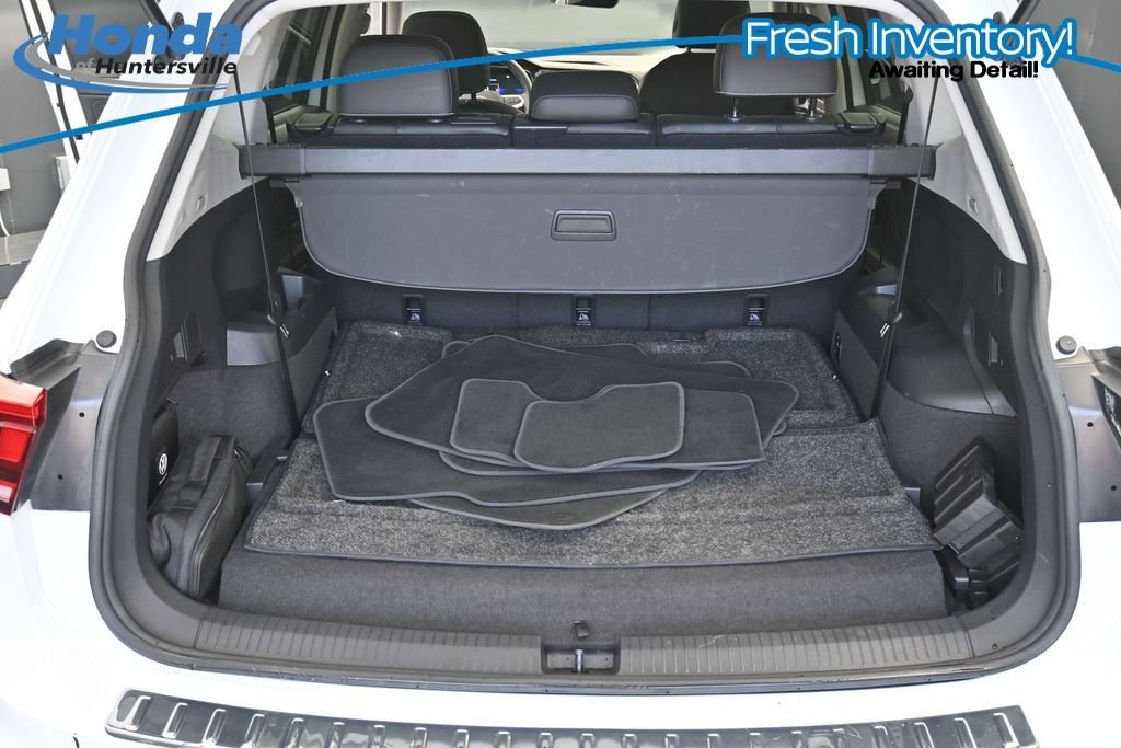 Used 2023 Volkswagen Tiguan SE w/ Panoramic Sunroof Package FWD image 12