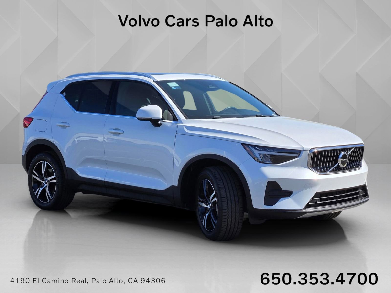 Certified 2025 Volvo XC40 B5 Core image 1