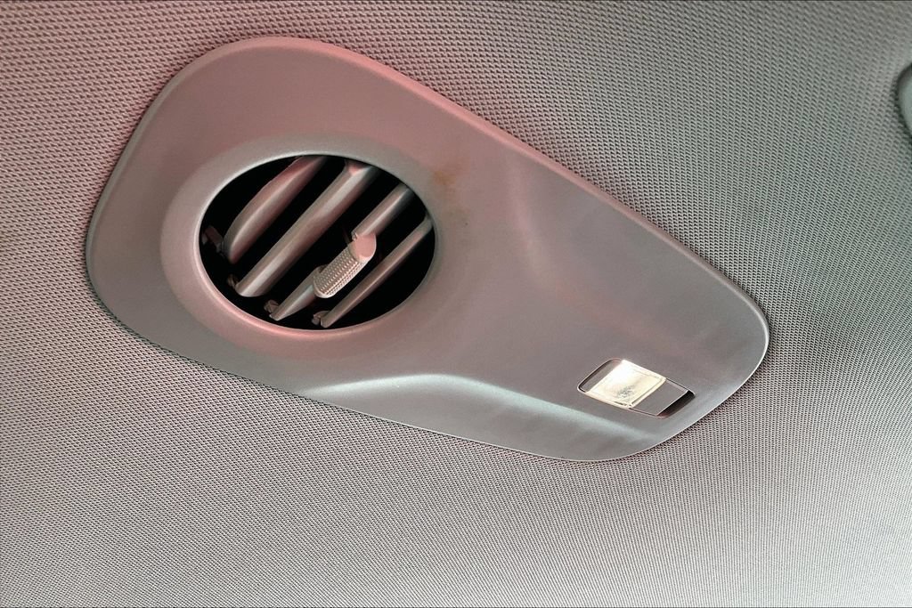 Used 2024 Chrysler Pacifica Touring-L FWD image 32