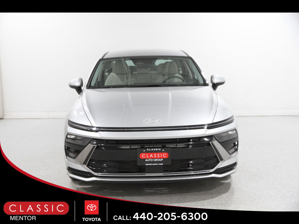 Used 2025 Hyundai Sonata SEL FWD image 2