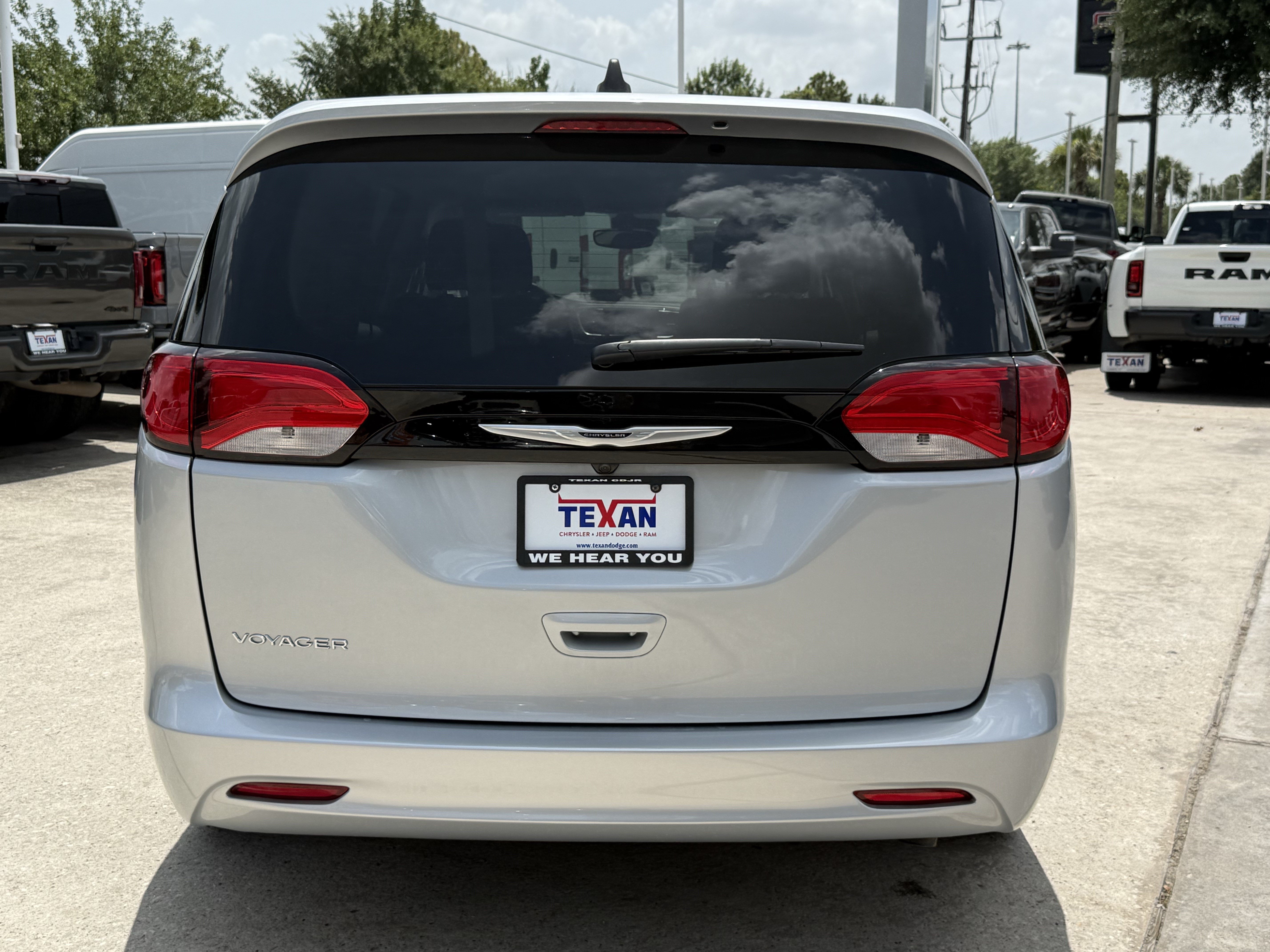 Used 2024 Chrysler Voyager LX FWD image 6