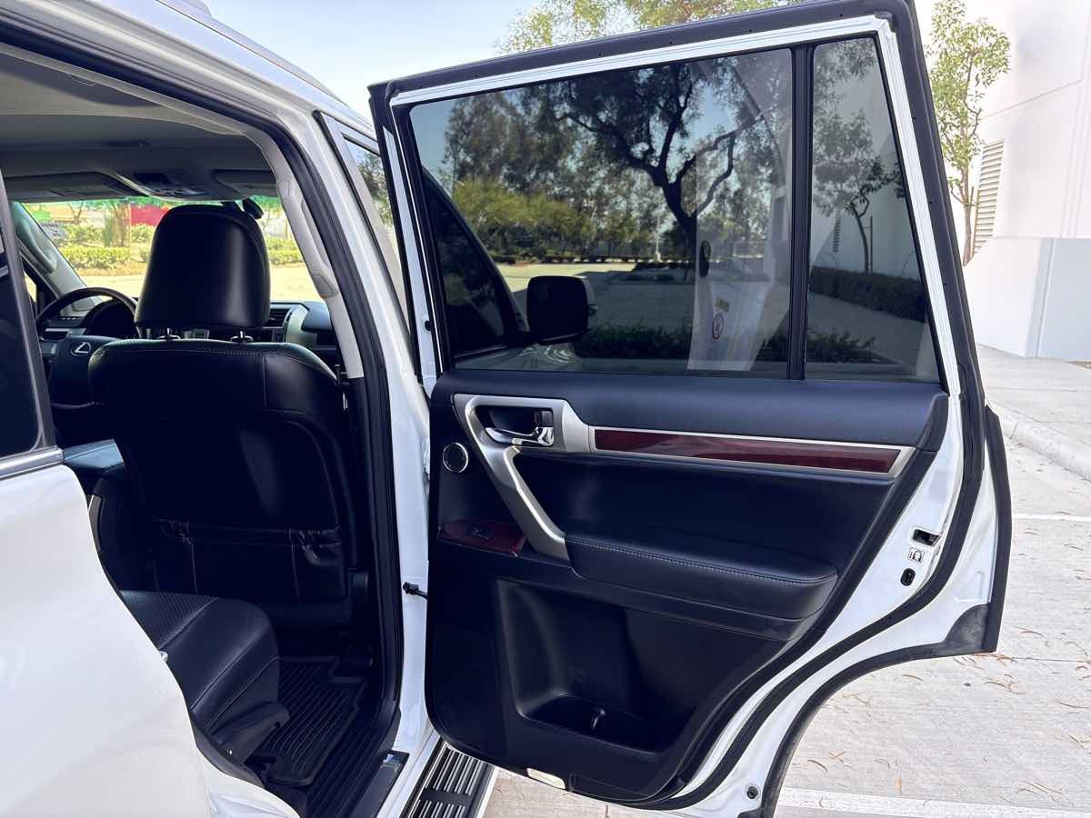 Used 2015 Lexus GX 460 Luxury w/ Preferred Accessory Package AWD/4WD image 14