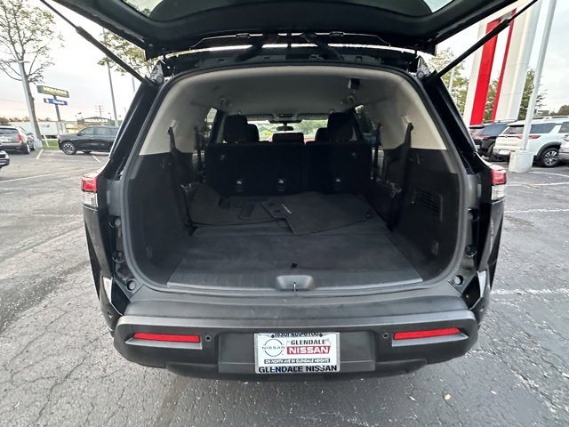 Certified 2023 Nissan Pathfinder SV w/ Black Appearance Package image 17