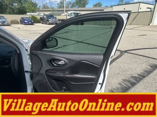 Used 2021 Jeep Cherokee Trailhawk w/ Trailer Tow Group AWD/4WD image 40