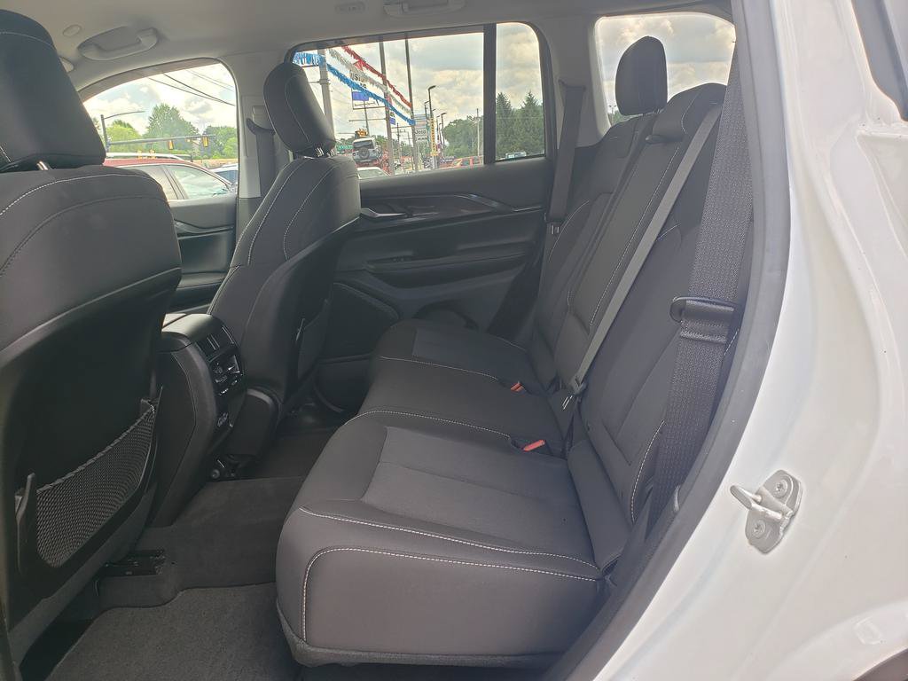 Certified 2023 Jeep Grand Cherokee Laredo w/ Luxury Tech Group I AWD/4WD image 12